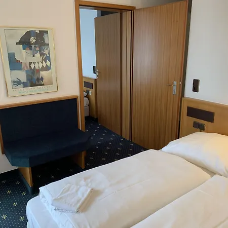 Hotel Karaman Group 3*